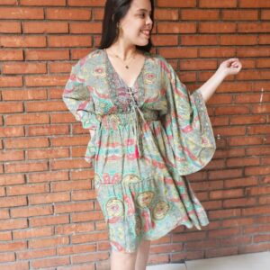 Vestido Indiano decote em V com amarração frontal, com estampa paysley